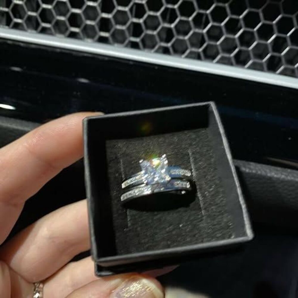 New 18k white gold wedding ring set